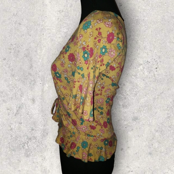 💖Aeropostal Yellow Floral Tee (Size XS) - Picture 11 of 14
